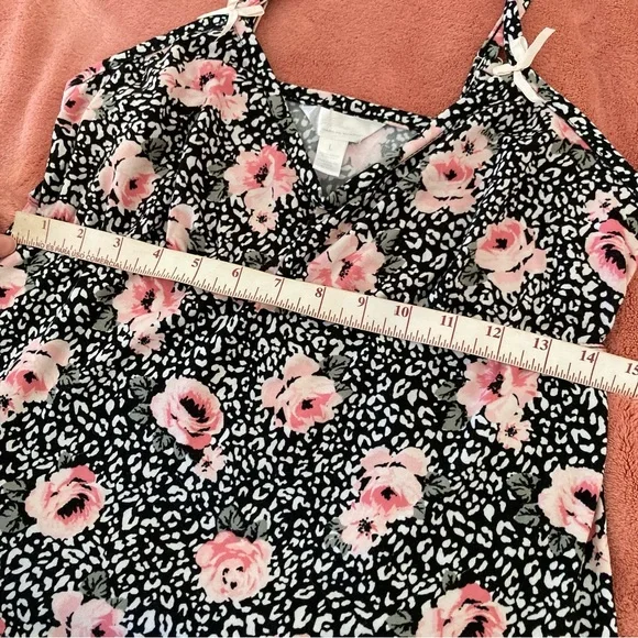 Marilyn Monroe Black & Pink Floral Cami and Short Pajama Set - Picture 11 of 14